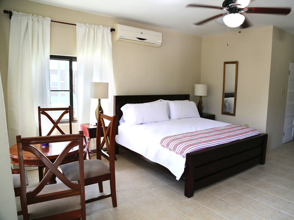 Jans Hotel Caye Caulker Exterior photo